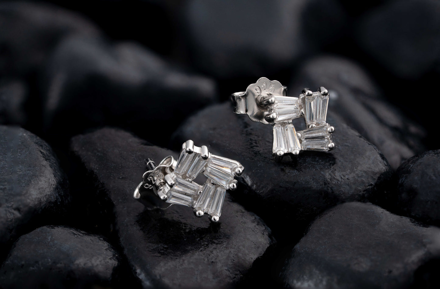 Frostlight Solitaire Stud